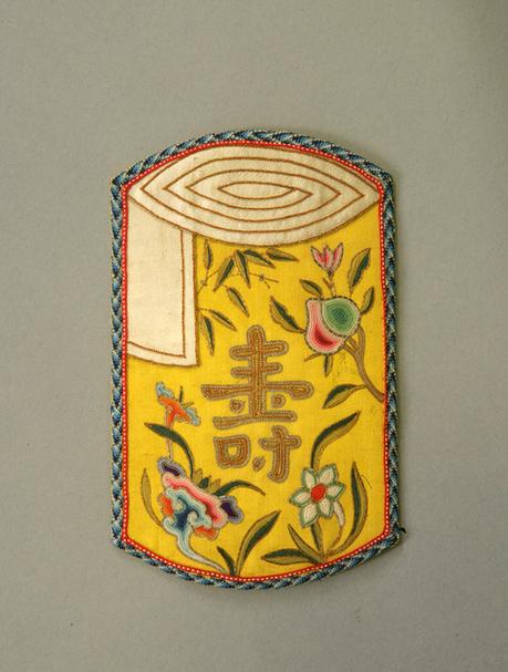 黄色缎锁绣灵仙祝寿纹活计-靴掖