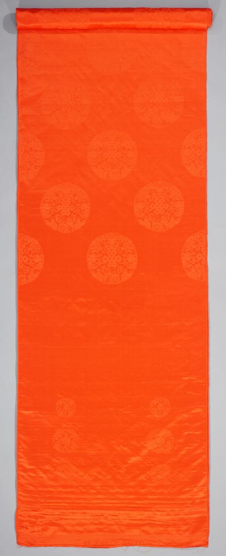 杏黄色八吉祥纹暗花缎