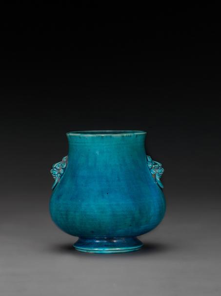 孔雀绿釉兽耳衔环尊