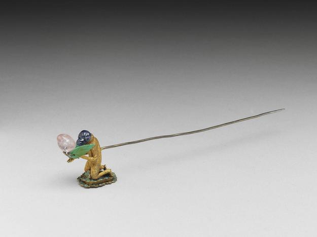 金累丝嵌宝石猕猴献桃簪