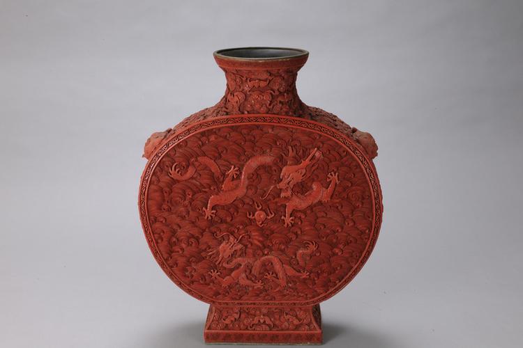 剔红云龙蝙蝠纹兽耳扁圆瓶