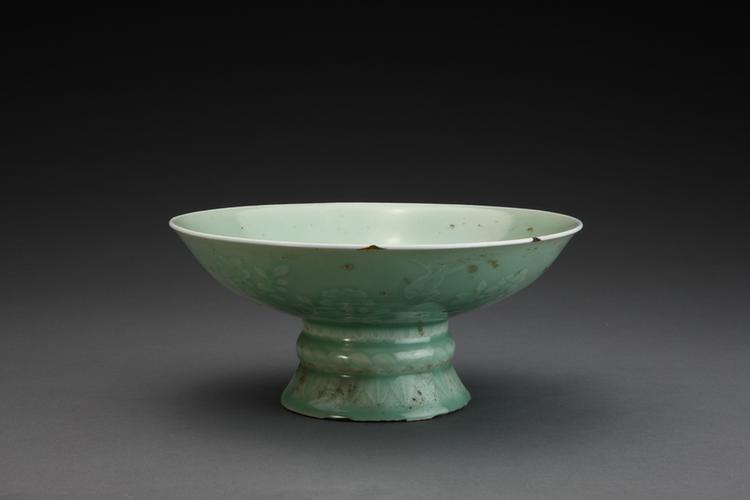 雍正款冬青釉高足碗