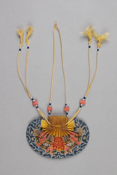 黄色缎口满纳菊花双喜小羊纹腰圆荷包