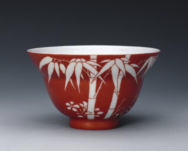 矾红地拔白竹纹折腰碗
