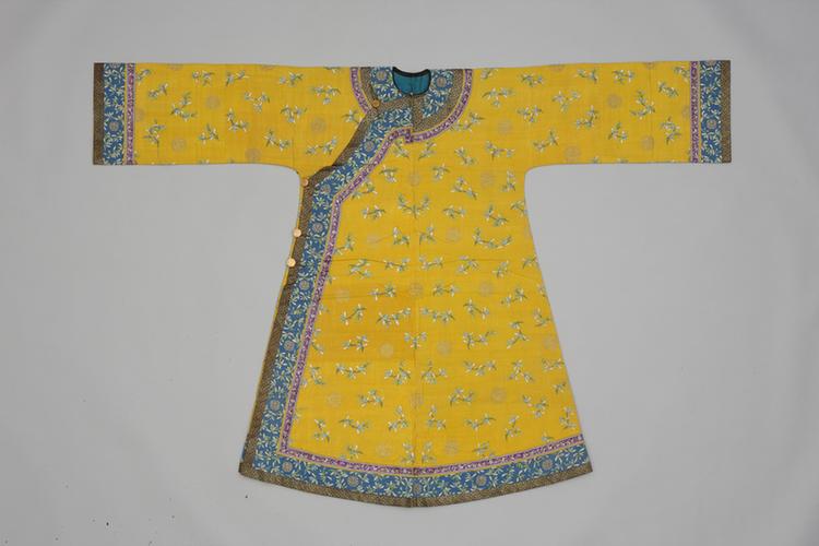 黄色缂丝朵兰金团寿纹棉衬衣