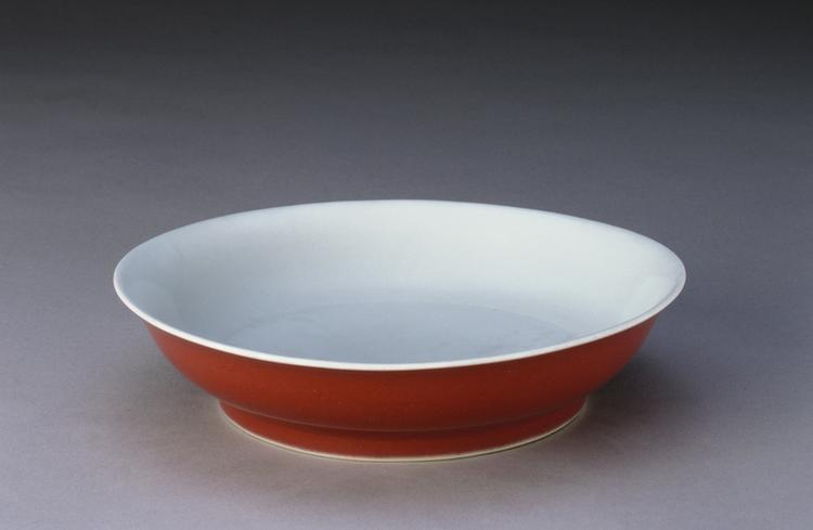 宣德暗款鲜红釉盘