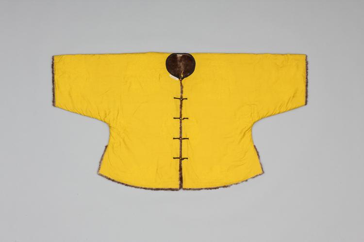 明黄色团龙纹暗花江绸黑貂皮马褂