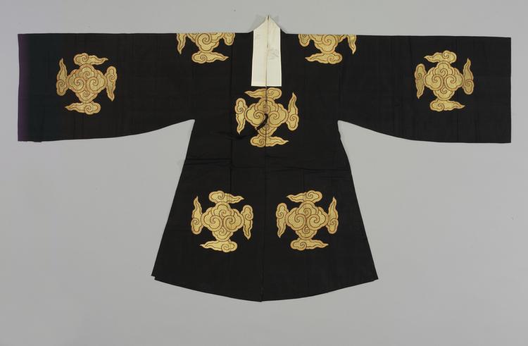 青色暗花纱平金绣十二朵四合如意云纹女帔