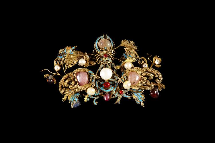 银镀金嵌宝石佛手蜘蛛纹簪