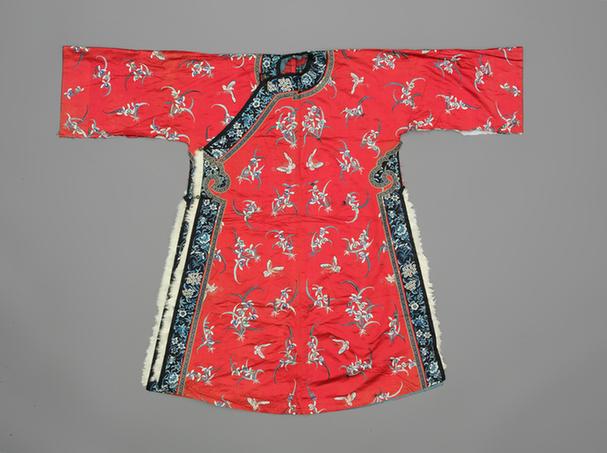 桃红色缎绣丛兰飞蝶纹氅衣拆片