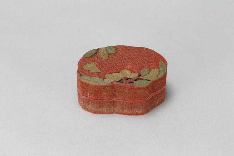 堆彩柿子纹盒