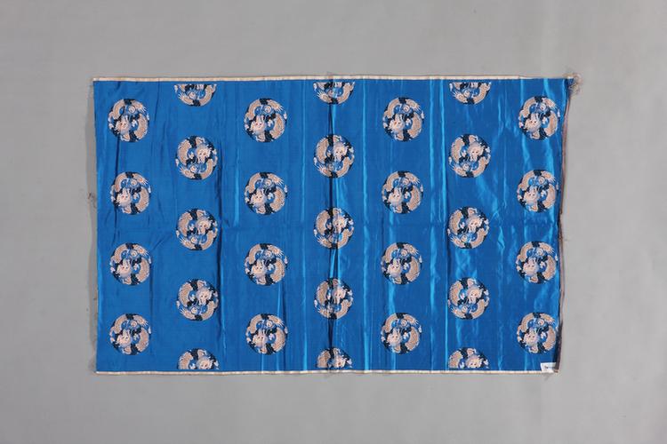 月白色团龙纹花缎