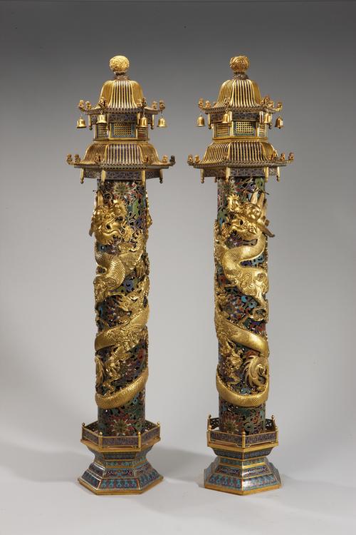 乾隆款掐丝珐琅镂空勾莲蟠龙纹香熏