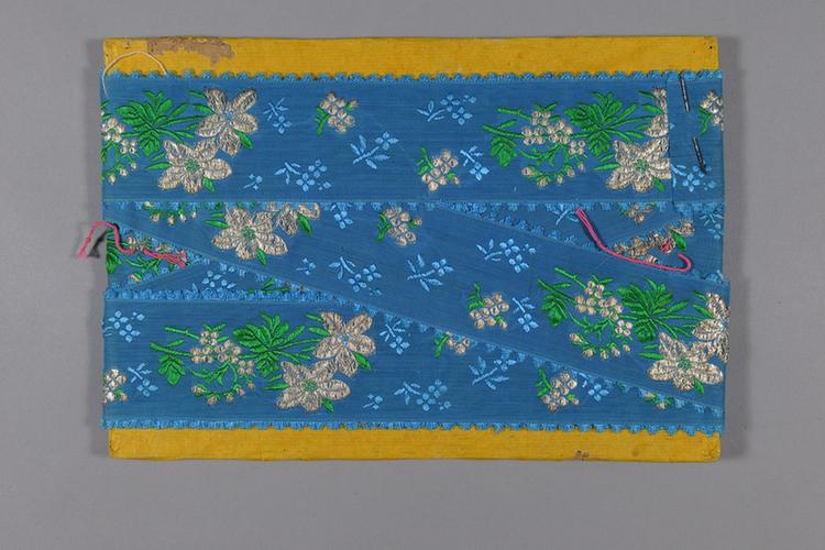 品蓝色纱地织银菊花绦纹绦