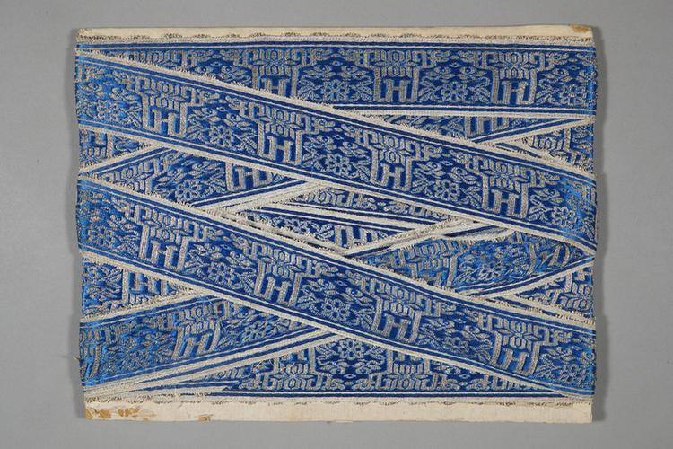 品蓝色缎地织银梅兰竹菊纹绦