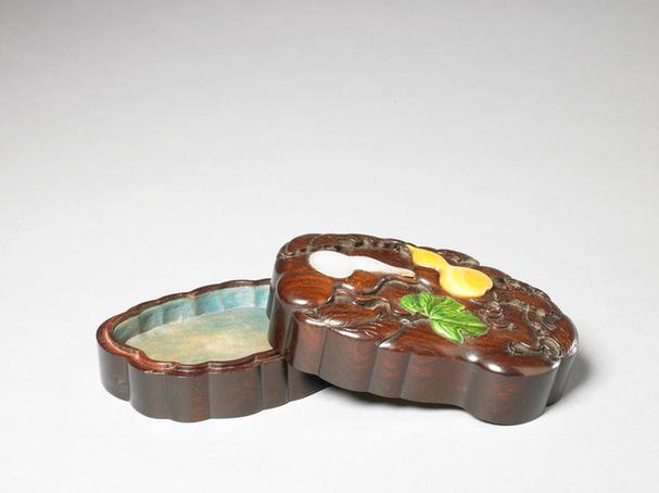 紫檀嵌玉螺钿葫芦式盒