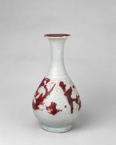 景德镇窑釉里红划花兔纹玉壶春瓶