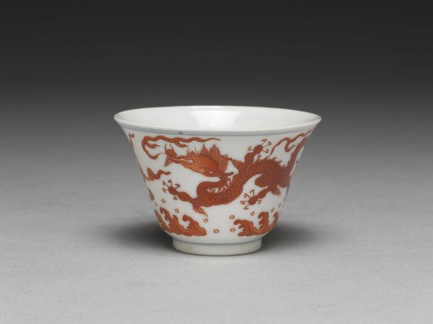 成化款红彩双龙桮