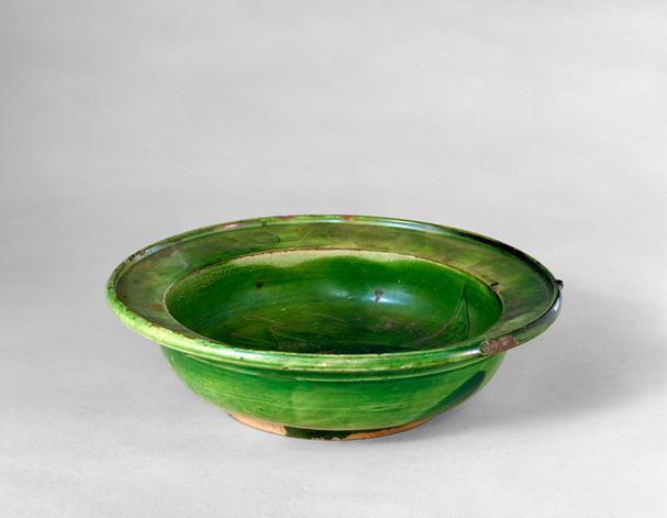 绿釉划花鱼纹洗
