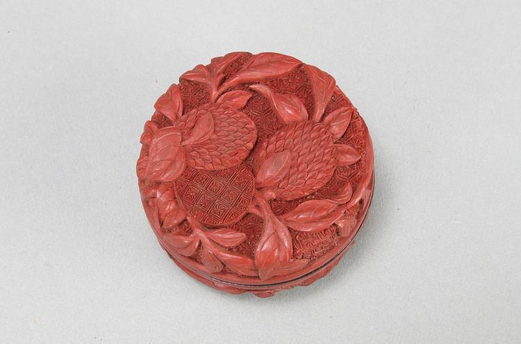 乾隆款剔红双面荔枝纹圆盒