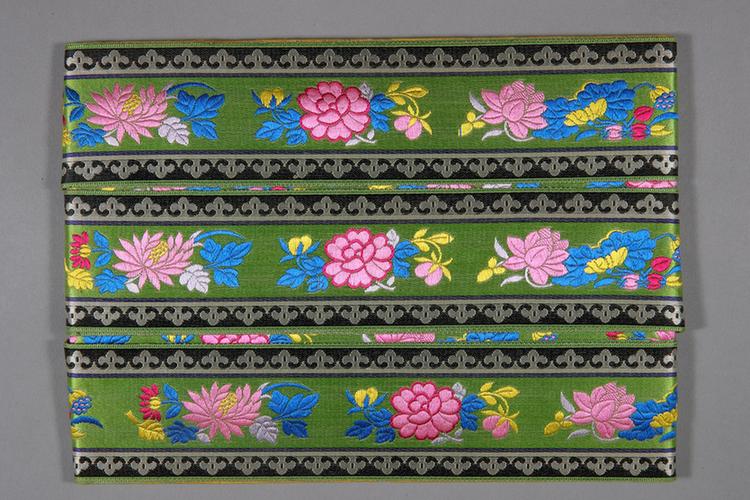 茶色缎地牡丹菊莲纹绦