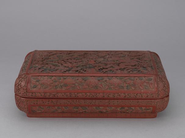 万历款剔彩双龙纹长方盒