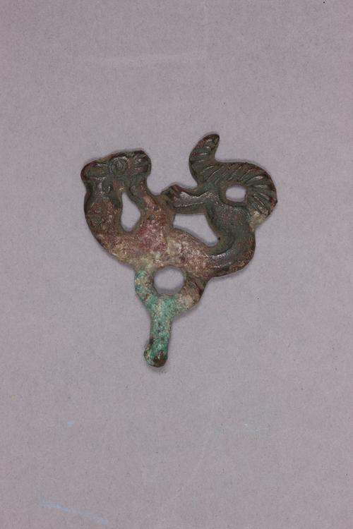 双兽形佩饰