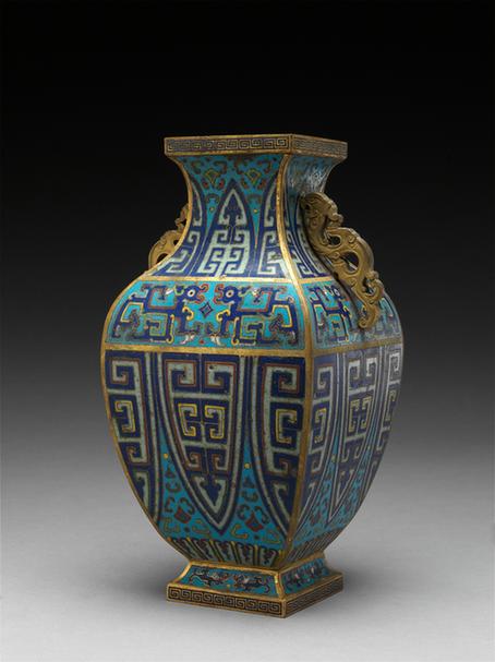 掐丝珐琅夔龙蕉叶纹双耳方瓶