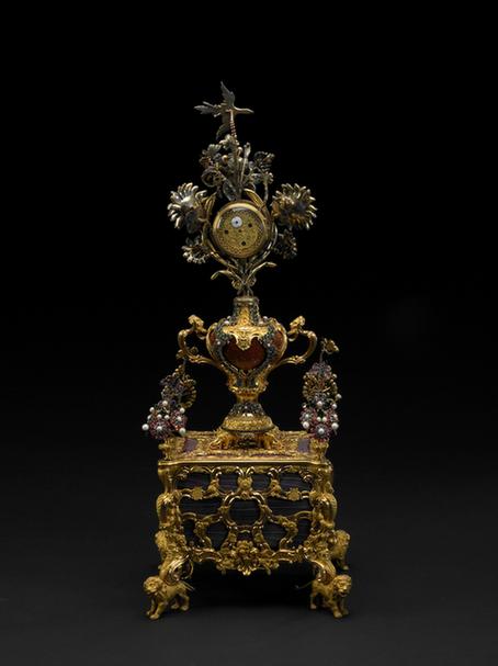 铜镀金镶玛瑙乐箱瓶式转花钟