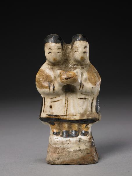 白釉瓷黑彩双连人立像