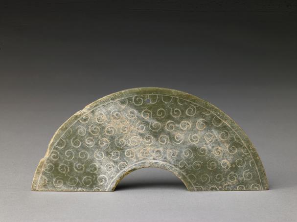 青玉蚕纹残半璧