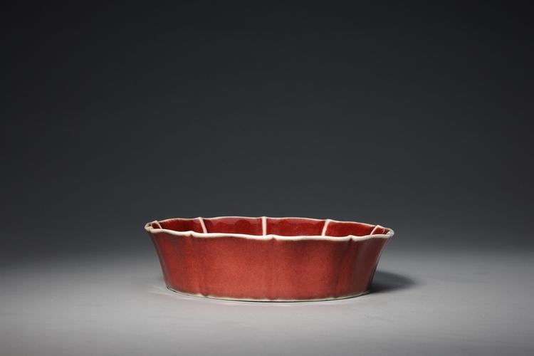 鲜红釉葵花式洗