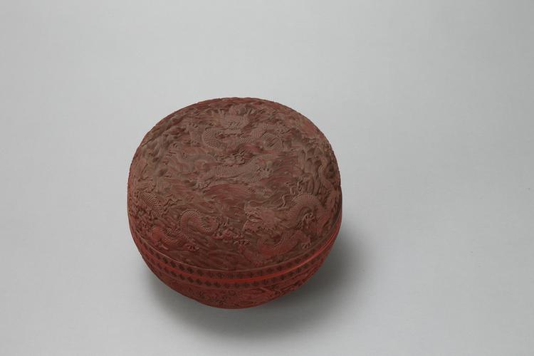 剔红海水龙珠纹圆盒