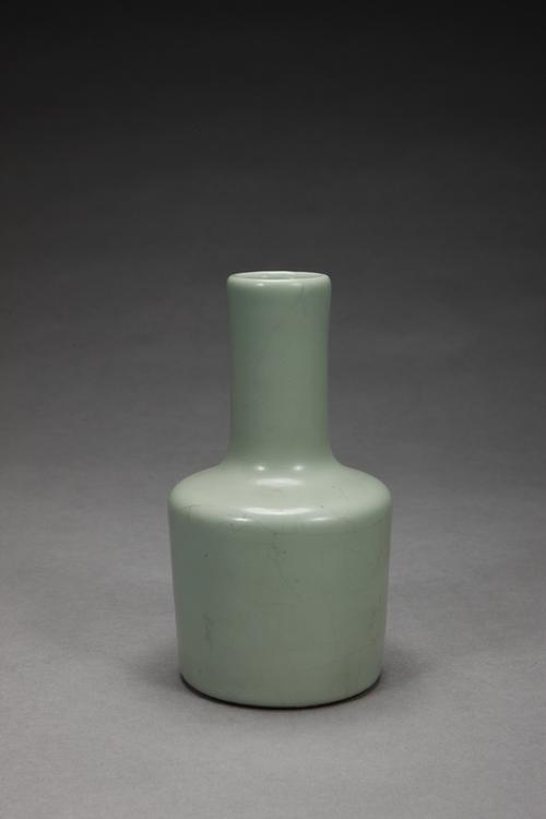 雍正款仿官釉直颈瓶