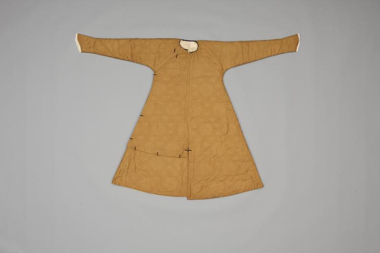 驼色团龙纹暗花绸羊皮行服袍