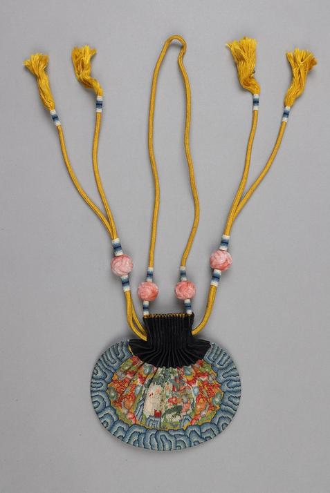 青色缎口满纳地景纹椭圆荷包