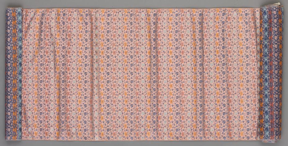 粉色地缠枝牡丹纹锦