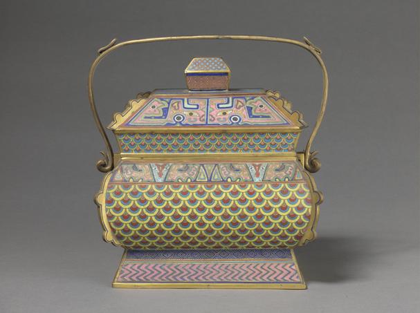 掐丝珐琅鳞纹出戟提梁卣