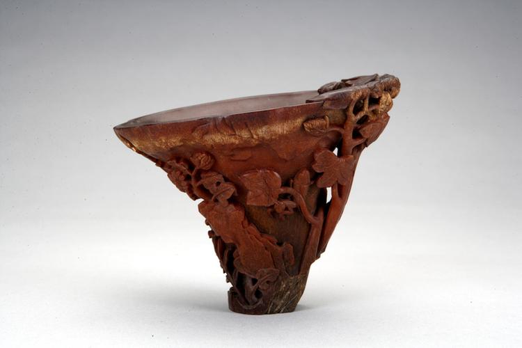 犀角雕花卉纹杯