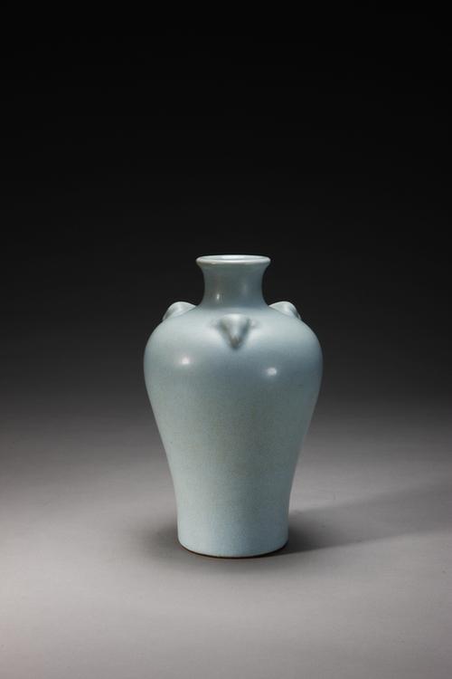 仿汝釉三羊梅瓶