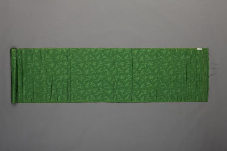 绿色杏林春燕纹线绸