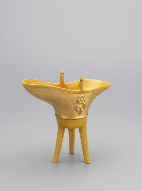 乾隆款黄釉涂金爵