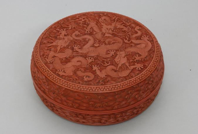 乾隆款剔红海水龙珠纹鼓式圆盒