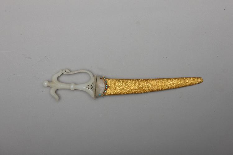 玉雕花把包金鞘匕首