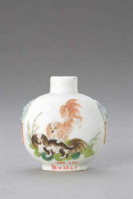 粉彩禽兽图鼻烟壶