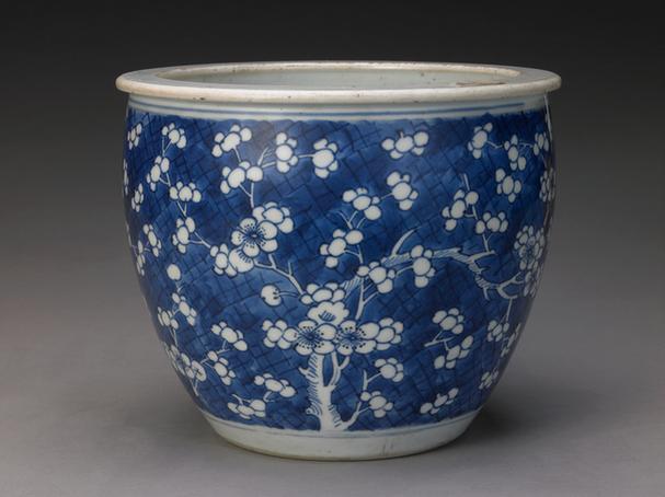 青花冰梅纹缸