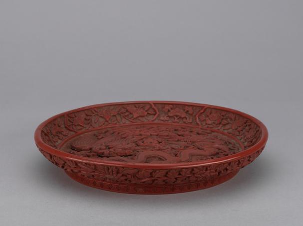 铅胎剔红花卉龙凤纹圆盘