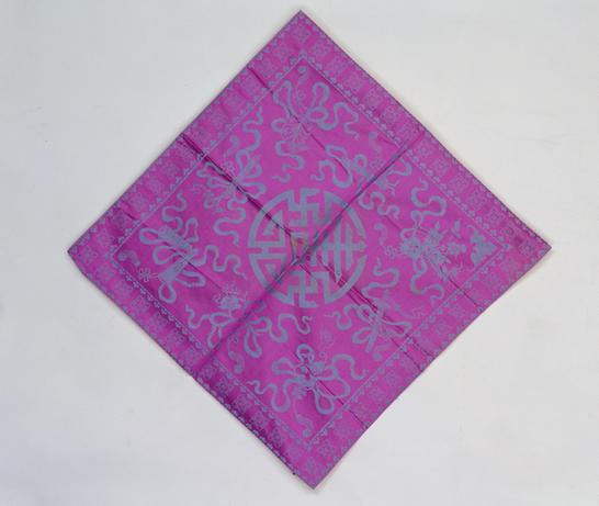 粉色八仙团寿花卉纹缎夹怀挡