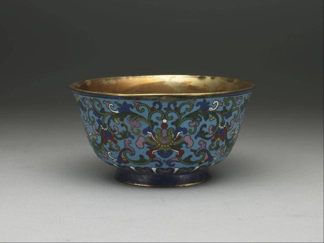 铜胎蓝地珐瑯碗