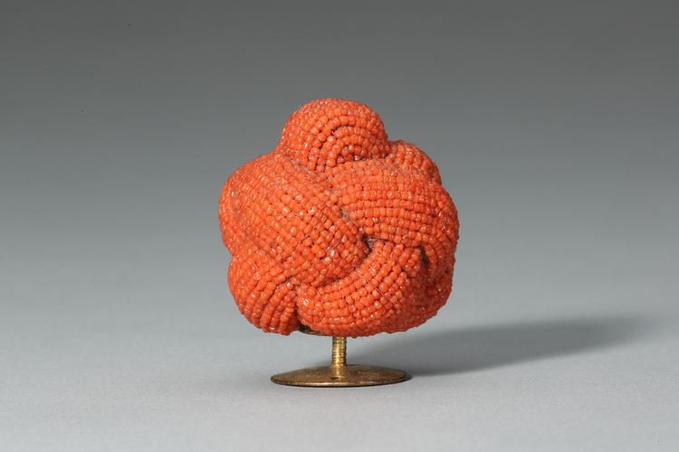 珊瑚珠盘花帽顶